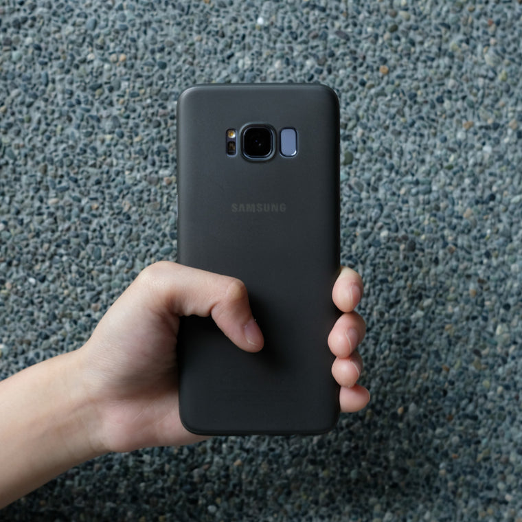 Bare Naked - Ultra Thin Case for Samsung Galaxy S8 and S8 Plus - Smoke in Hand